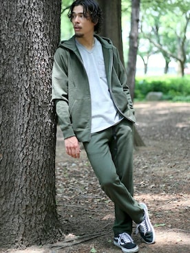「アイテム（パーカー、グリーン系）」を使った、DenimeWebStoreさん（メンズ・173cm）の秋コーディネート