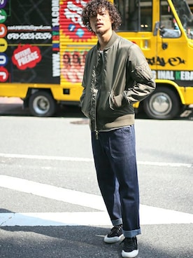 「Denime（ドゥニーム）のアイテム（MA-1）」を使った、DenimeWebStoreさん（メンズ・173cm）の秋コーディネート