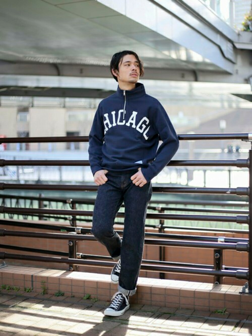 「スウェット、デニム、カジュアル、シンプル、Denime、ジーンズ、アメカジ、denim、スエット、ドゥニーム」｜「DISCUSの【DISCUS ATHLETIC/ディスカスアスレティック】ハーフジップスウェット CHICAGO（スウェット、ブルー系）」を使った、DenimeWebStoreさん（メンズ・173cm）の冬コーディネートの1枚目の写真