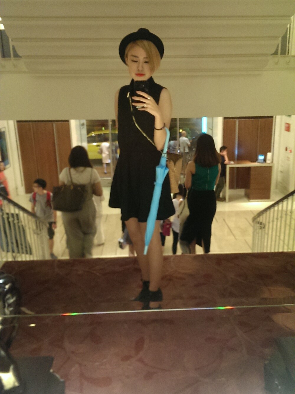 「black、rainy、redlip、hkgirl」｜「H&Mのアイテム（ハット、ブラック系）」を使った、::Tong Chan::さん（レディース・165cm）の夏コーディネートの1枚目の写真