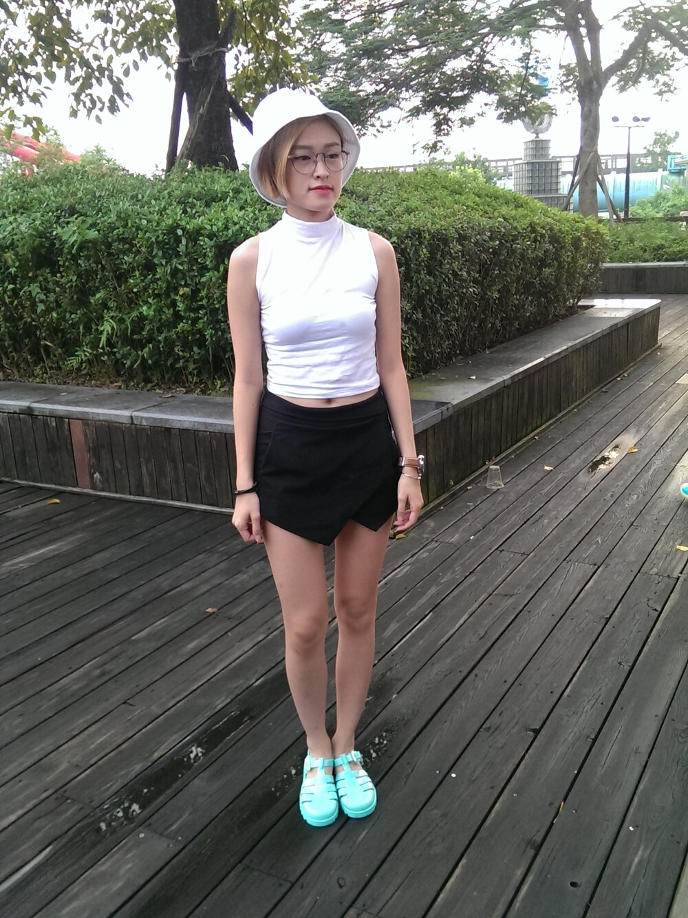 「black、white、ootd、daily look、juju sandals、TAIPEI、croptop、hkgirl」｜「Crop Top（その他トップス、その他）」を使った、::Tong Chan::さん（レディース・165cm）の夏コーディネートの1枚目の写真
