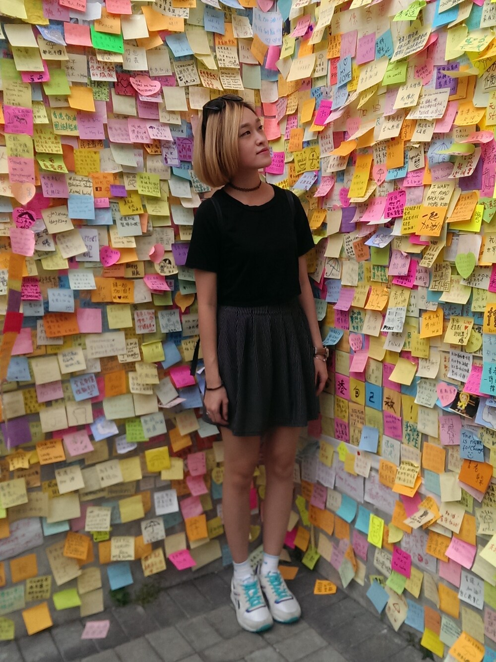 「hongkong、simple、black、rebook、hkgirl」｜「Reebokのアイテム（スニーカー、ホワイト系）」を使った、::Tong Chan::さん（レディース・163cm）の秋コーディネートの1枚目の写真