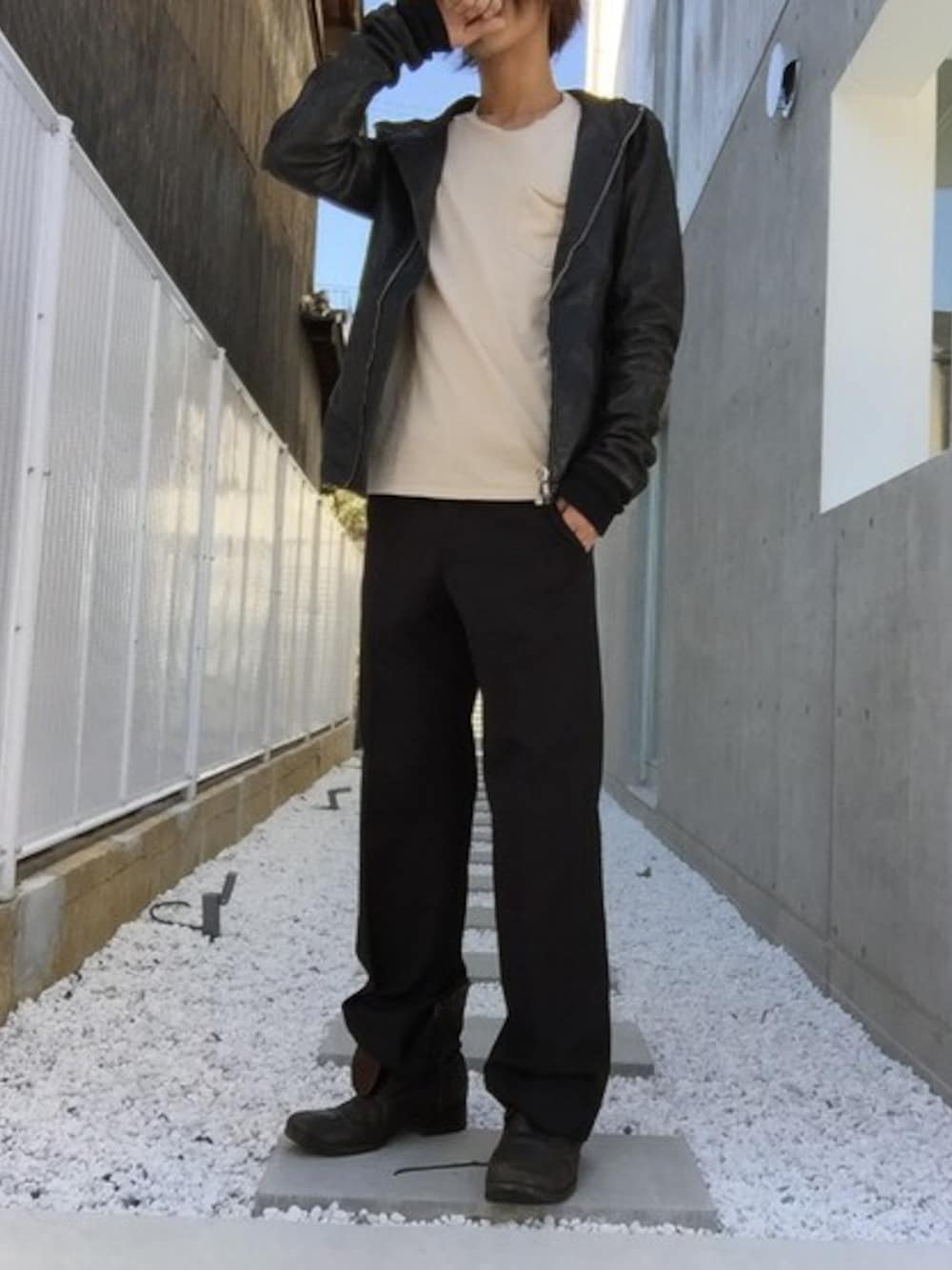 「レザージャケット、ブーツ、スラックス、ワイドスラックス」｜「Rick Owensのアイテム（その他アウター、ブラック系）」を使った、ひのきさん（メンズ・182cm）の秋コーディネートの1枚目の写真