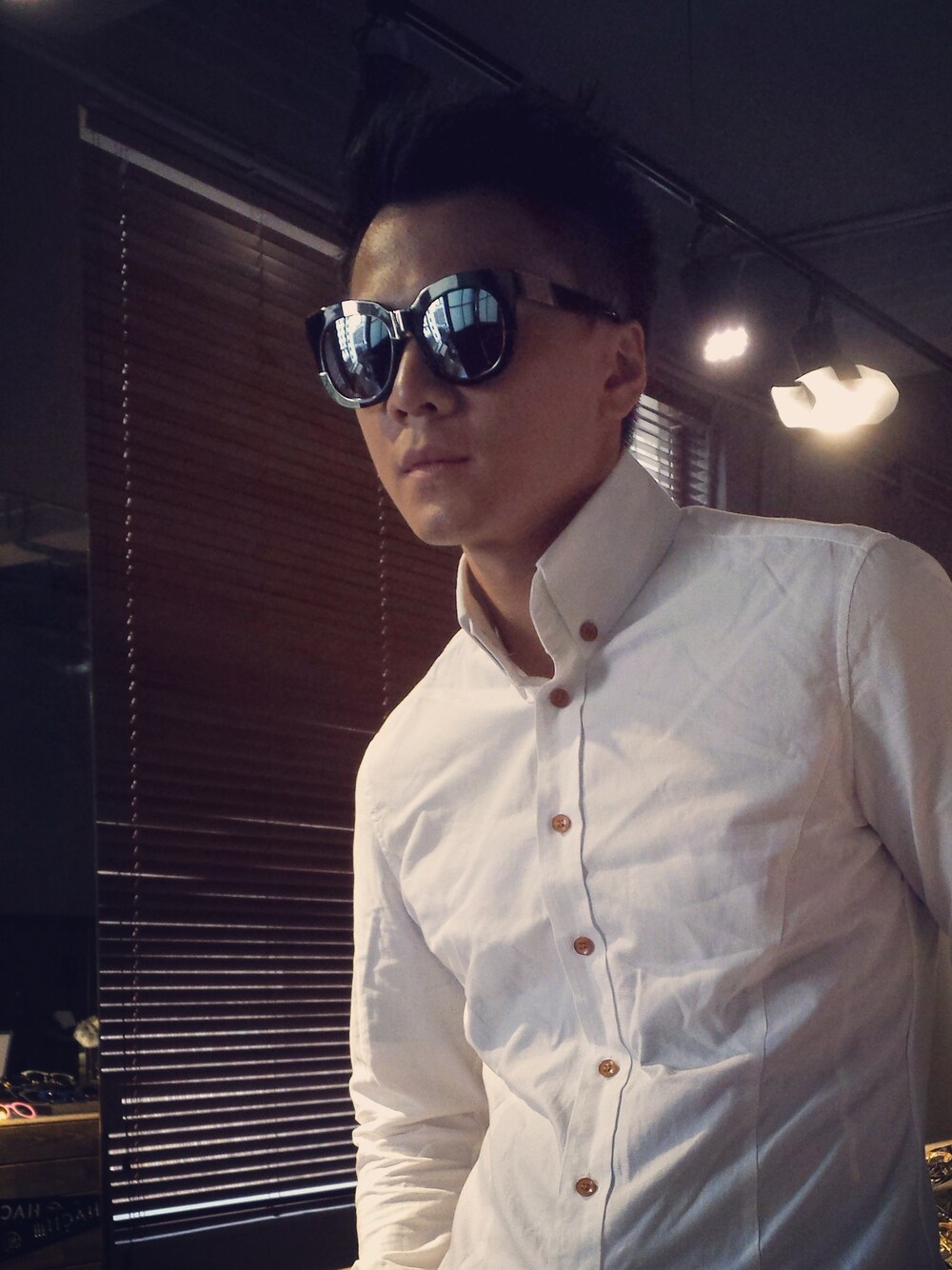 「Sunglasses、eyewear、HACHill」｜「HACHill（サングラス、シルバー系）」を使った、莫家淦さん（メンズ・170cm）の夏コーディネートの1枚目の写真