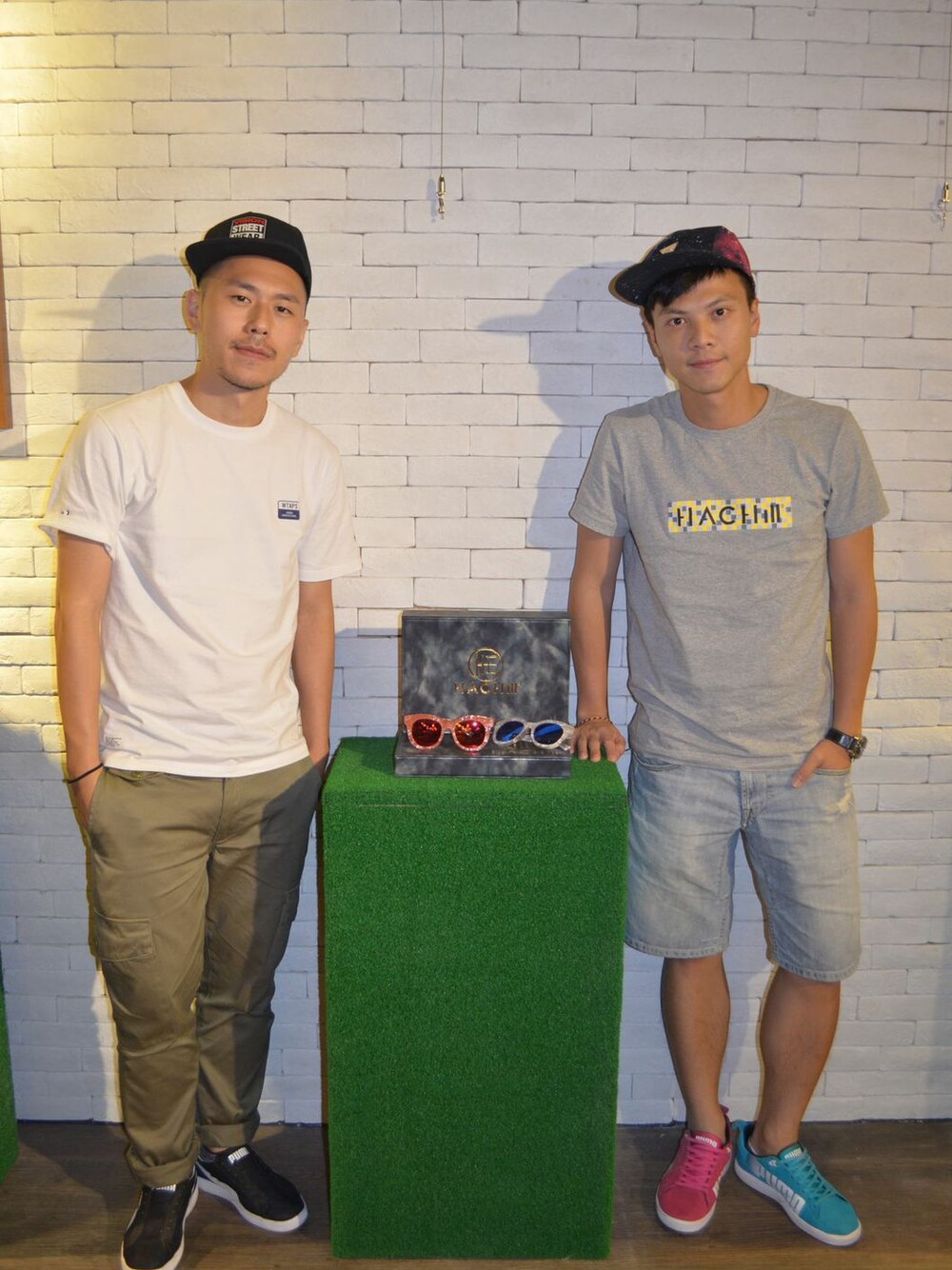 「HACHill、PUMA、HATER」｜「Hachillのアイテム（Tシャツ/カットソー、グレー系）」を使った、莫家淦さん（メンズ・173cm）の夏コーディネートの1枚目の写真