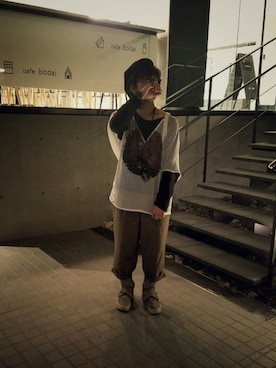 「hatra（ハトラ）のアイテム（Tシャツ/カットソー）」を使った、EROTICさん（メンズ・174cm）の秋コーディネート