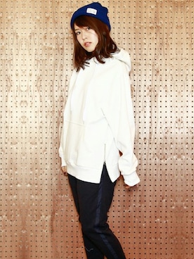 「アイテム（ニットキャップ/ビーニー、レッド系）」を使った、MEG BIDさん（レディース・160cm）の冬コーディネート