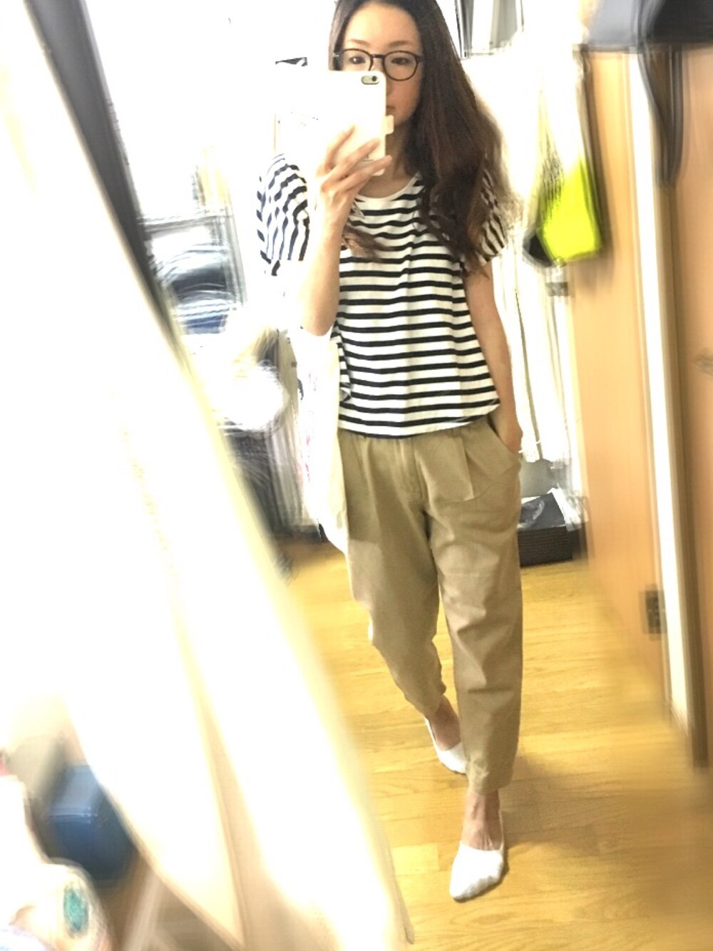 「ボーダー、チノパン、クロップドパンツ」｜「LBCのコットンリネンテーパードクロプトパンツ        （その他パンツ、ベージュ系）」を使った、u-koさん（レディース・164cm）の夏コーディネートの1枚目の写真