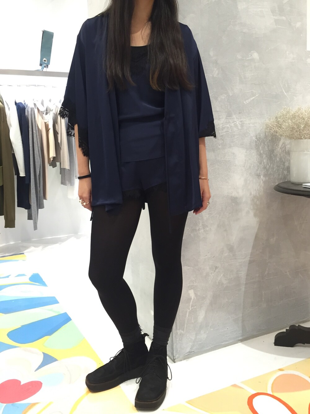 「ネイビー、レース、部屋着、 シンプル、Josie、roomwear」｜「JosieのJosie ハッピコート（カーディガン/ボレロ、ブルー系）」を使った、MURAOさん（レディース・171cm）の冬コーディネートの1枚目の写真
