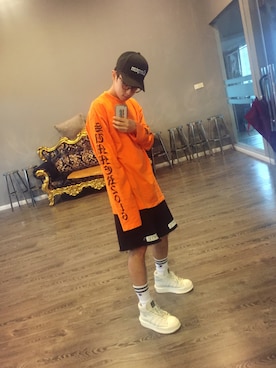 「off white（オフホワイト）のアイテム（カーゴパンツ）」を使った、edrui0102さん（メンズ・175cm）の秋コーディネート