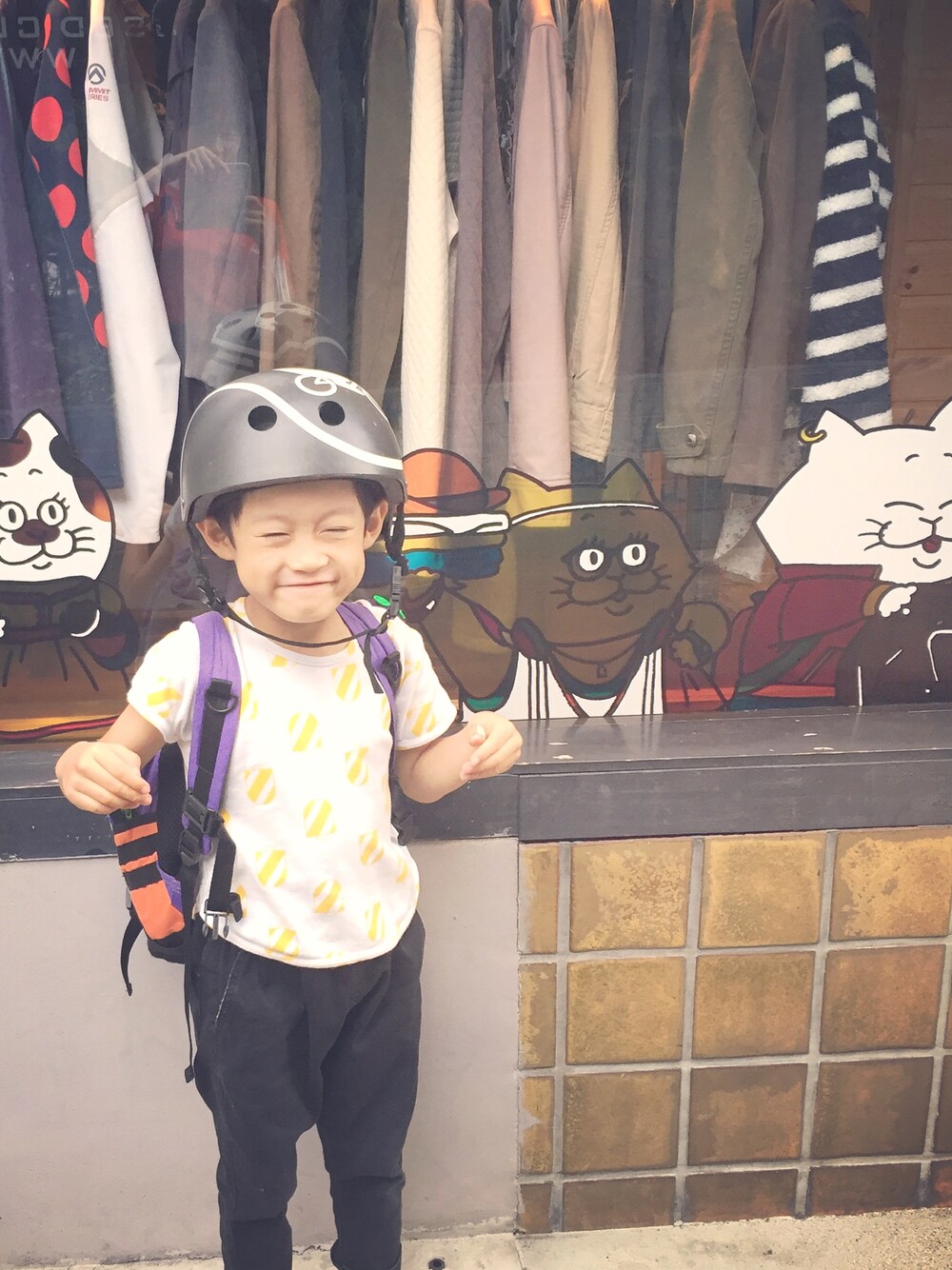 「休日スタイル、アイスクリーム、キレイめ、ズッカ、ビッケ、ネコ、新京極公園」｜「ブリジストン bikkeのアイテム（帽子、ブラック系）」を使った、aoi erikaさん（キッズ・110cm）の秋コーディネートの1枚目の写真