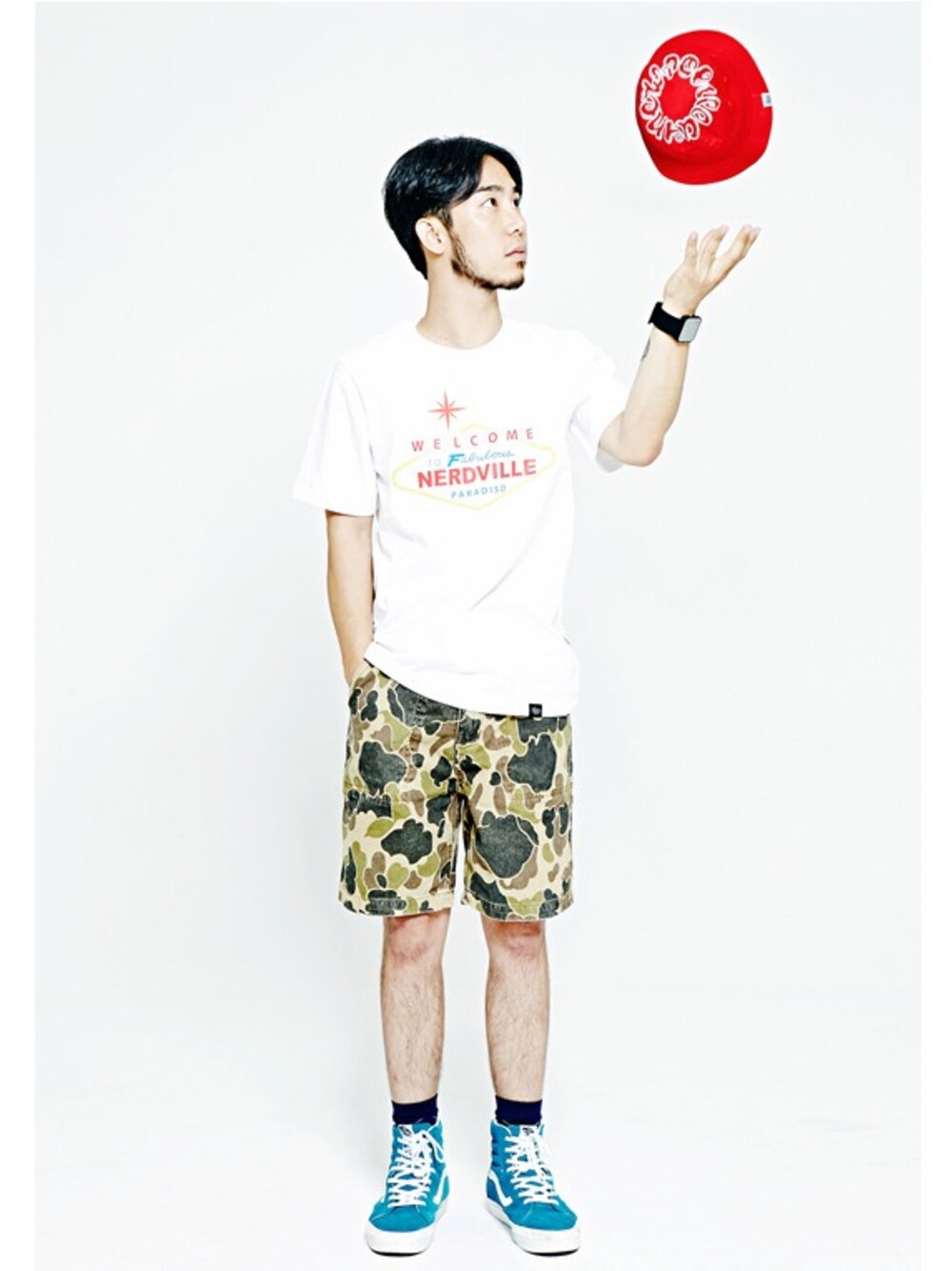 「POPULARNERDのNerdville SIgn t-shirts white（Tシャツ/カットソー、ホワイト系）」を使った、김태균(POPULARNERD)さん（メンズ・186cm）の秋コーディネートの1枚目の写真