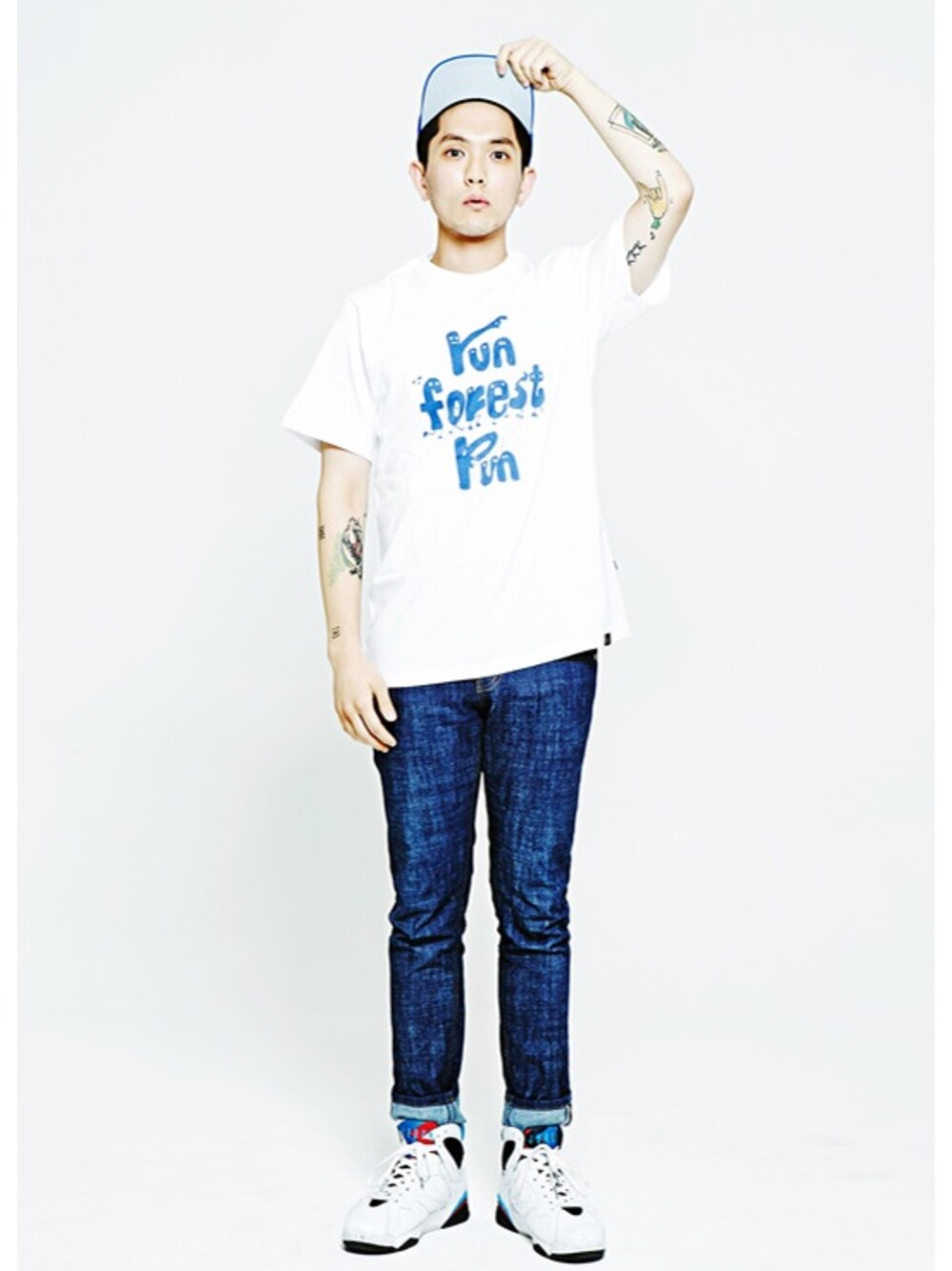 「POPULARNERDのForrest t-shirts white（Tシャツ/カットソー、ホワイト系）」を使った、김태균(POPULARNERD)さん（メンズ・186cm）の秋コーディネートの1枚目の写真