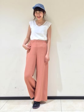 「スカラップ」｜「アイテム（キャップ）」を使った、Kawasumi  Tomomiさん（レディース・160cm）の春コーディネート