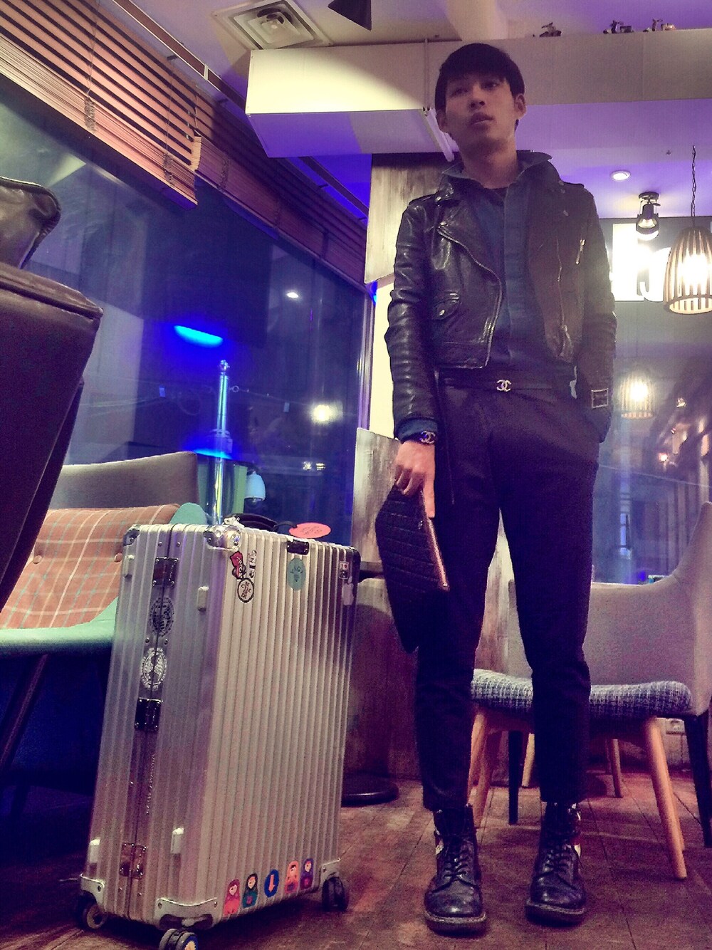 「chanel、HELMUT LANG、black、Dr.Martens、ridersjacket」｜「PANDORAのPANDORA silver bracelet basic with charm（ブレスレット、シルバー系）」を使った、Salon Camouflageさん（メンズ・176cm）の冬コーディネートの1枚目の写真