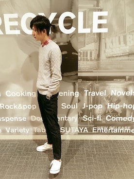 「UNIQLO（ユニクロ）のMEN ジョガーパンツ（ウールライク・レングス76cm）（その他パンツ、ブルー系）」を使った、イツキさん（メンズ・176cm）の冬コーディネート