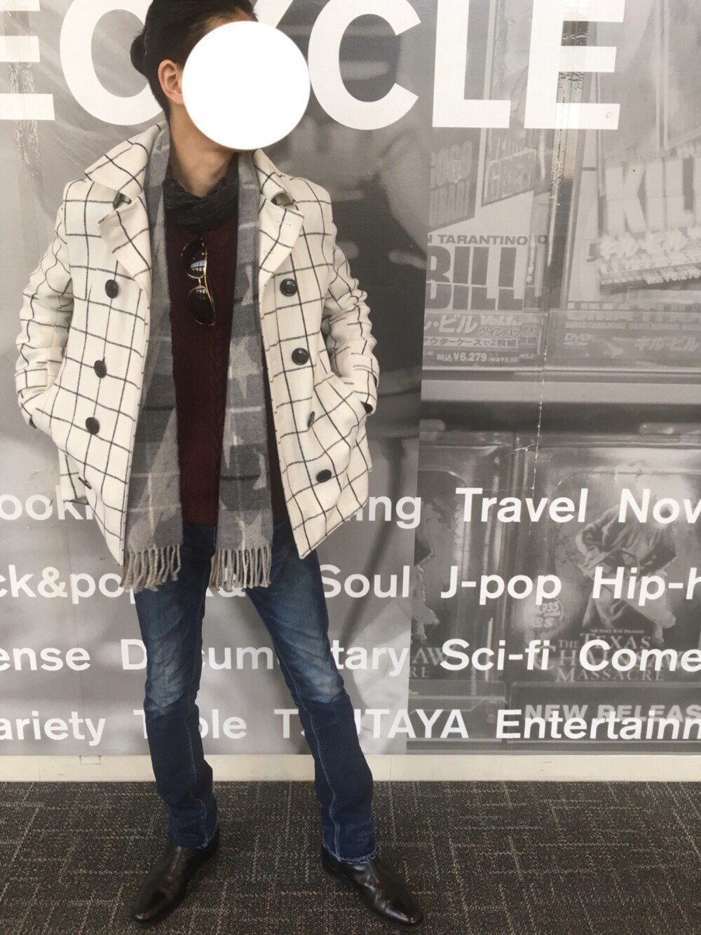 「休日スタイル、ワイルド系、マフラー、Pコート、デニムパンツ」｜「no-burandoのアイテム（ピーコート、ホワイト系）」を使った、イツキさん（メンズ・176cm）の冬コーディネートの1枚目の写真