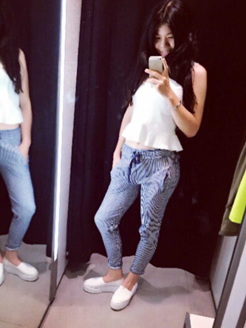 「ZARA」｜「ZARAのアイテム（その他パンツ、ブルー系）」を使った、GenevieveGECさん（レディース・168cm）の夏コーディネートの1枚目の写真