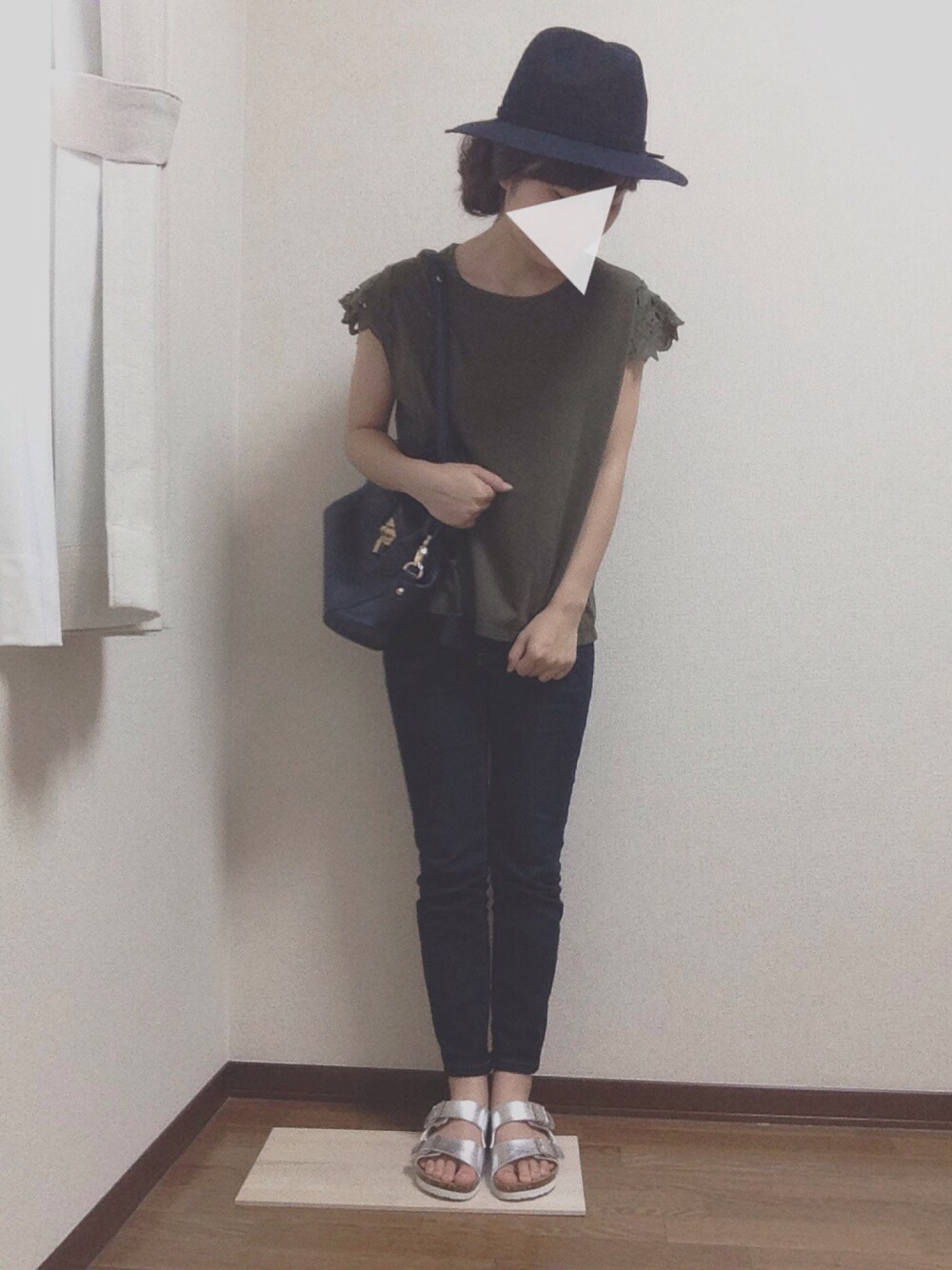 「OZOCのアイテム（Tシャツ/カットソー、グリーン系）」を使った、misatoさん（レディース・152cm）の夏コーディネートの1枚目の写真