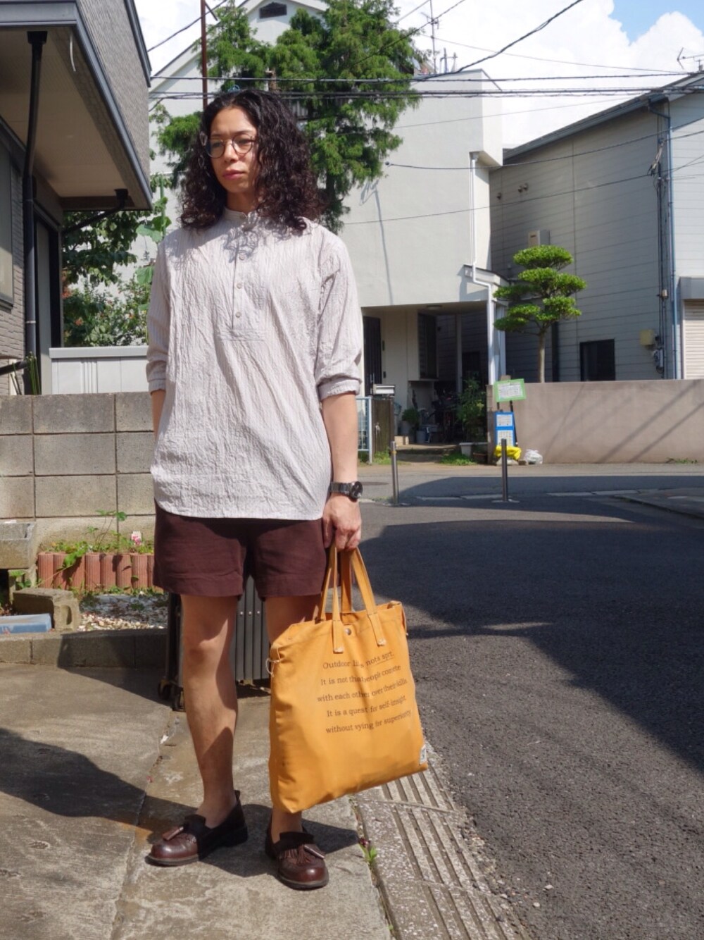 「BROWN、ショーツ、ノーカラーシャツ、茶系」｜「FRANK LEDERのアイテム（シャツ/ブラウス、ホワイト系）」を使った、きゅーさん（メンズ・175cm）の夏コーディネートの1枚目の写真