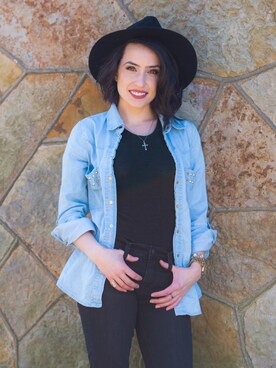 「FRANCESCA（フランチェスカ）のアイテム」を使った、Katie Marie Laytonさん（レディース・153cm）の秋コーディネート