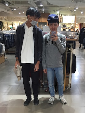 「roots（ルーツ）のアイテム」を使った、Adrian Wangさん（メンズ・169cm）の秋コーディネート