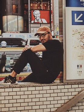「DIRK BIKKEMBERGS（ダークビッケンバーグ）のアイテム（パンツ）」を使った、Lukasz Liveさん（メンズ・170cm）の夏コーディネート