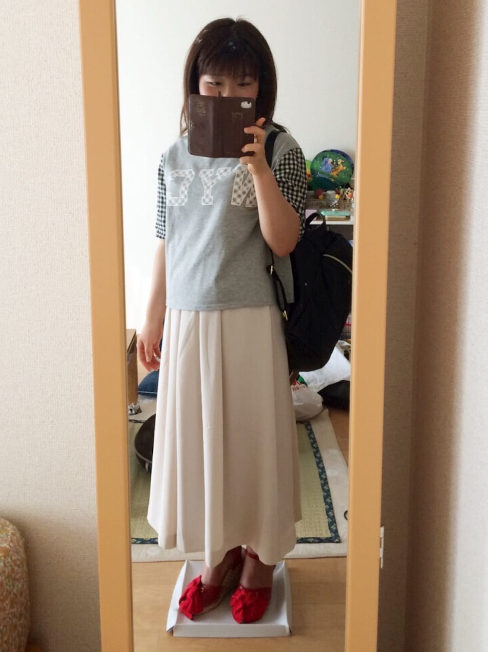 「Tシャツ、ガウチョパンツ、サンダル、リュック、ショート丈トップス、モノトーン、赤、差し色(赤)」｜「cantwoのアイテム（Tシャツ/カットソー、グレー系）」を使った、chihiroさん（レディース・151cm）の夏コーディネートの1枚目の写真