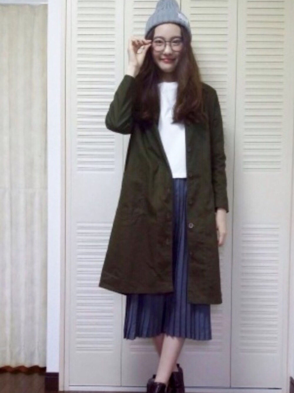 「グレーパンツ」｜「no brandのアイテム（その他パンツ、グレー系）」を使った、Freesiaさん（レディース・165cm）の秋コーディネートの1枚目の写真