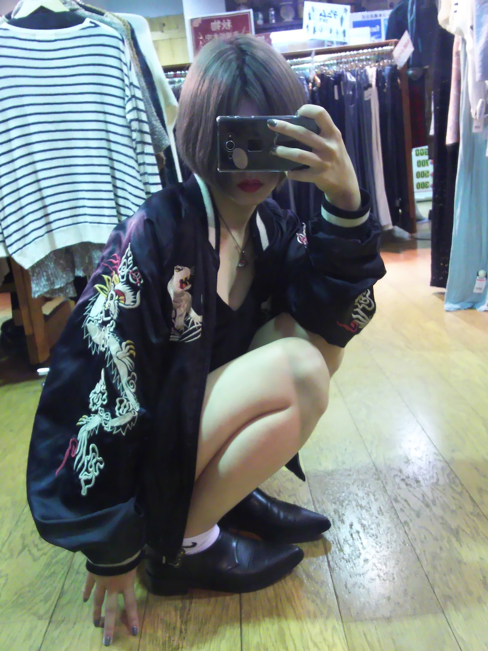 「古着、ワンピース、スカジャン、NIKE、秋のコーデ、ストリート、黒、モード、広島、 赤リップ♡」｜「EMODAのSIDE OPENポインテッドSHOES（その他シューズ、ブラック系）」を使った、はちこ。さん（レディース・156cm）の秋コーディネートの1枚目の写真