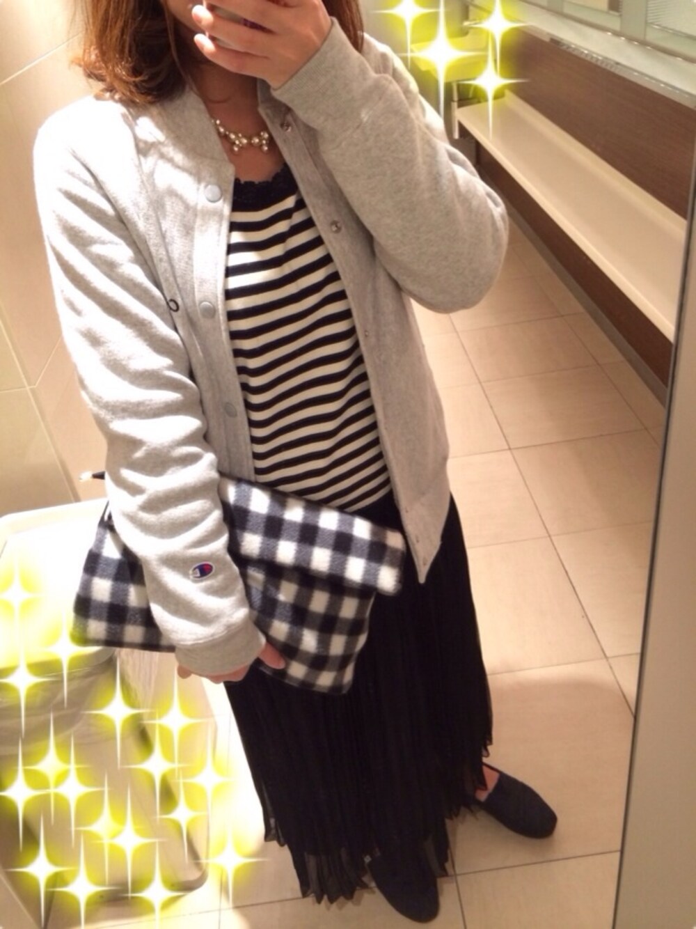 「ボーダートップス、プリーツスカート、クラッチバッグ、Champion、ボーダー×チェック」｜「ROSE BUDの(CHAMPION/ROSEBUD)#C8-E025  REVERS WEAVE SNAP SWEAT JK（その他アウター、グレー系）」を使った、makippさん（レディース・150cm）の春コーディネートの1枚目の写真