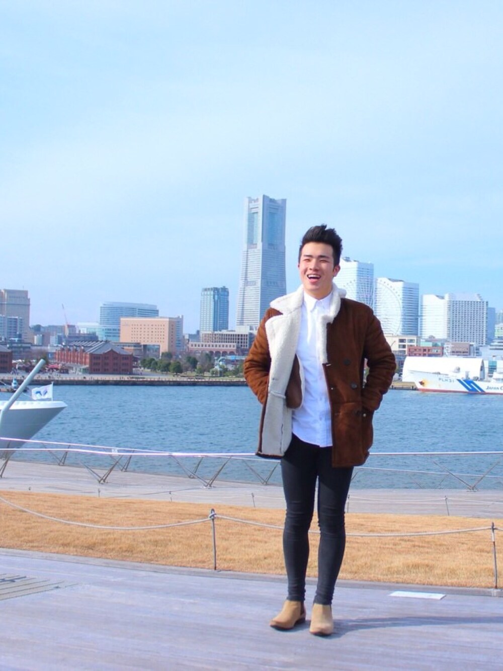 「横浜」｜「ZARAのアイテム（ムートンコート、ブラウン系）」を使った、louissy_さん（メンズ・173cm）の春コーディネートの1枚目の写真