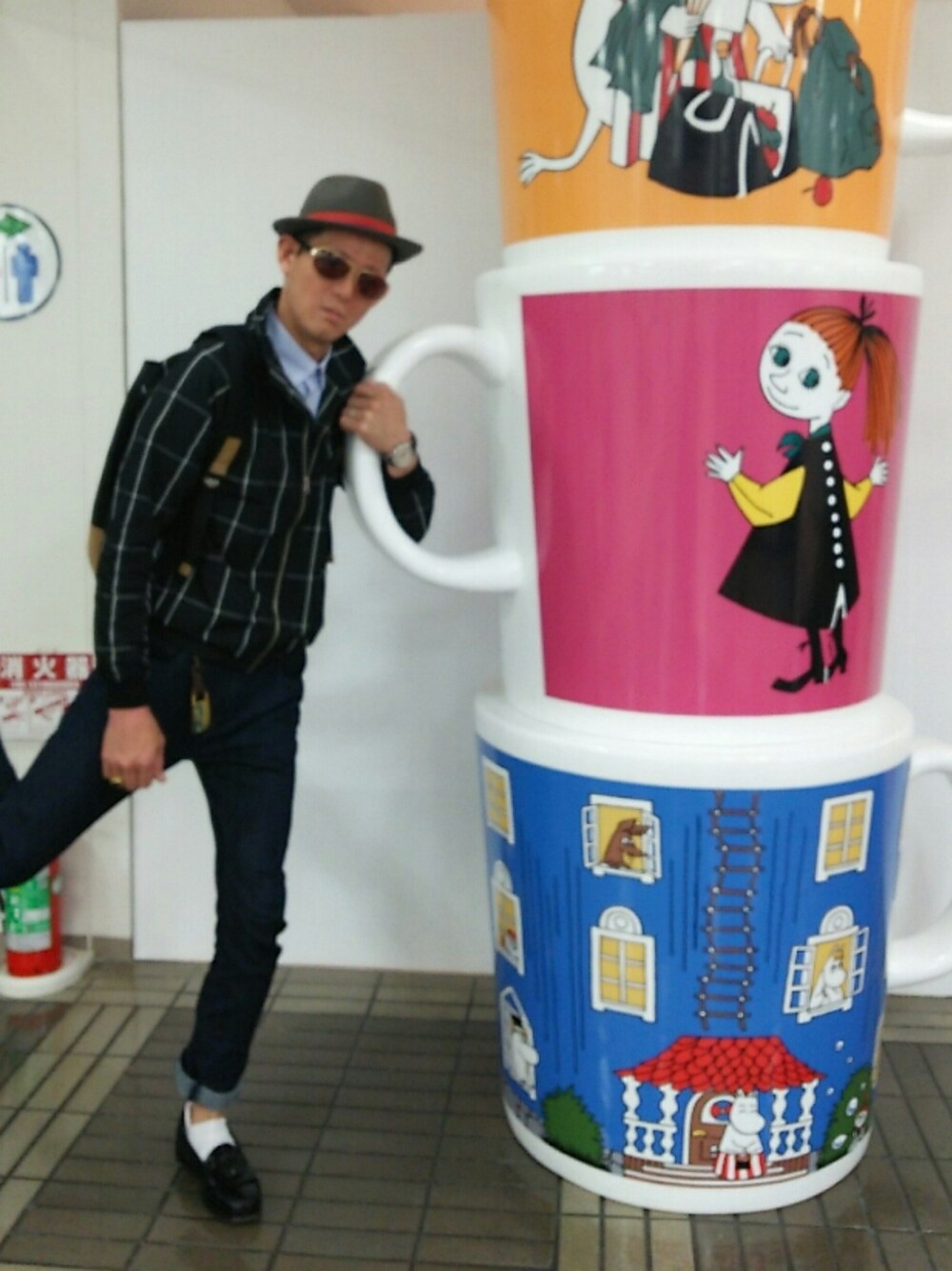 「niko and...のアイテム（ナイロンジャケット、ブラック系）」を使った、サンディさん（メンズ・177cm）の春コーディネートの1枚目の写真