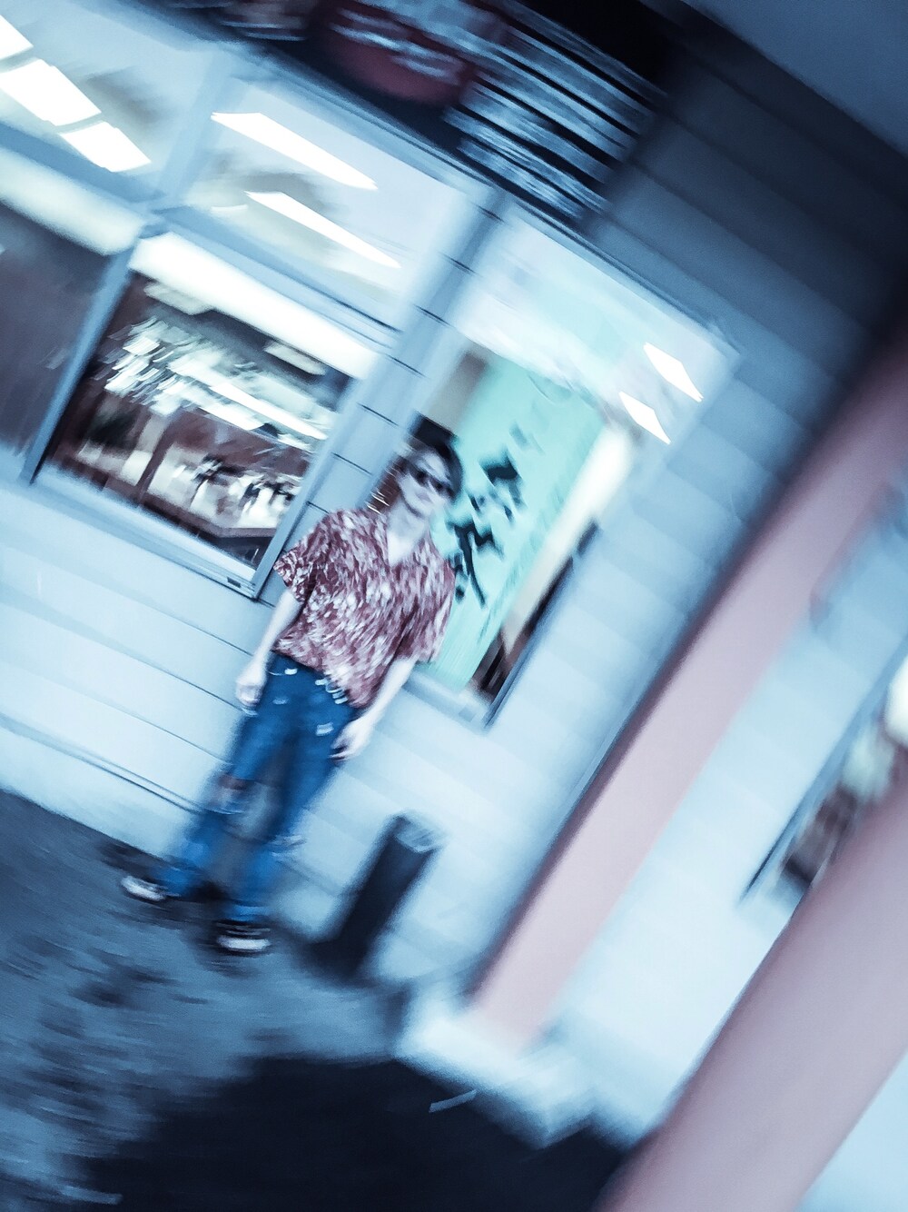 「サンダル、RAYBAN、the scotch house、RAGEBLUE、美容学生」｜「Ray-Banのアイテム（サングラス、ブラック系）」を使った、ナカザワユウキさん（メンズ・174cm）の秋コーディネートの1枚目の写真