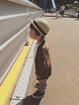 「PETIT BATEAU（プチバトー）のアイテム（カーディガン/ボレロ、ブラウン系）」を使った、もっこsonさん（キッズ・80cm）の夏コーディネート