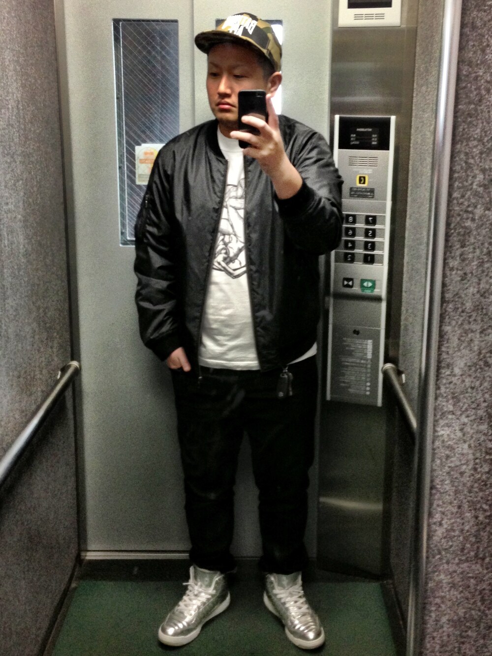 「UNIQLO、ストリート、迷彩、A BATHING APE、ビリオネア・ボーイズ・クラブ(Billionaire Boys Club)、ROLEX、シルバーシューズ」｜「JINS COLER（メガネ、ブラック系）」を使った、NurseManさん（メンズ・175cm）の春コーディネートの1枚目の写真