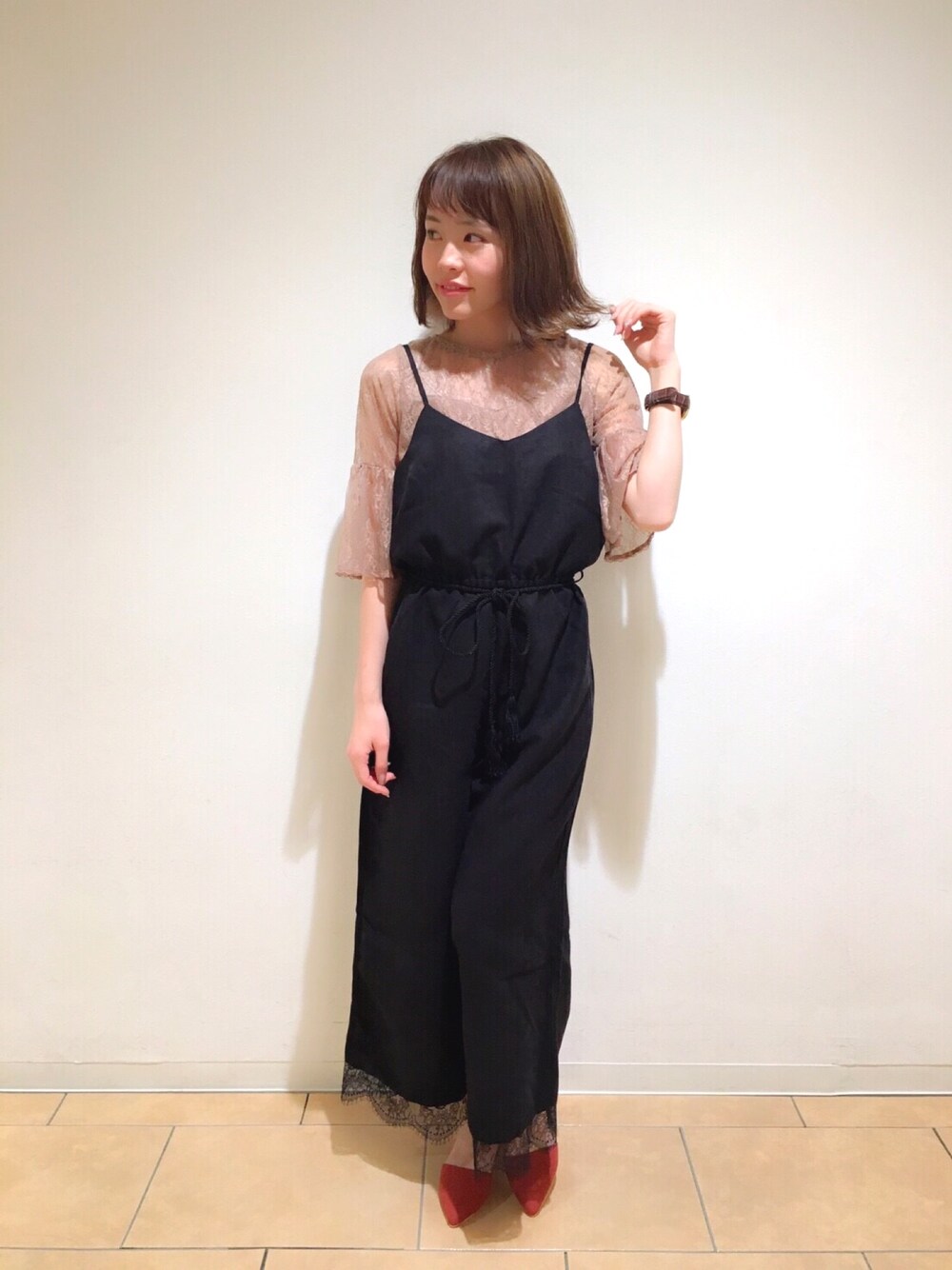 「レース、花柄、サロペット、秋服、ナイスクラップ、ナイス池袋、NICECLAUP」｜「one after another NICE CLAUPのレースプルオーバー（Tシャツ/カットソー、ブラウン系）」を使った、AZUMIさん（レディース・160cm）の夏コーディネートの1枚目の写真
