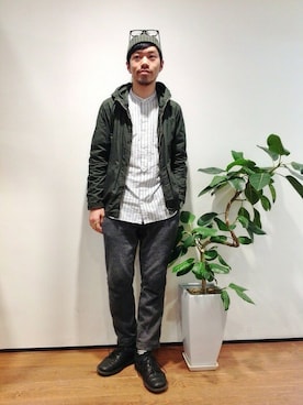 「ノーカラーシャツ」｜「アイテム（マウンテンパーカー）」を使った、horiguchiさん（メンズ・172cm）の冬コーディネート