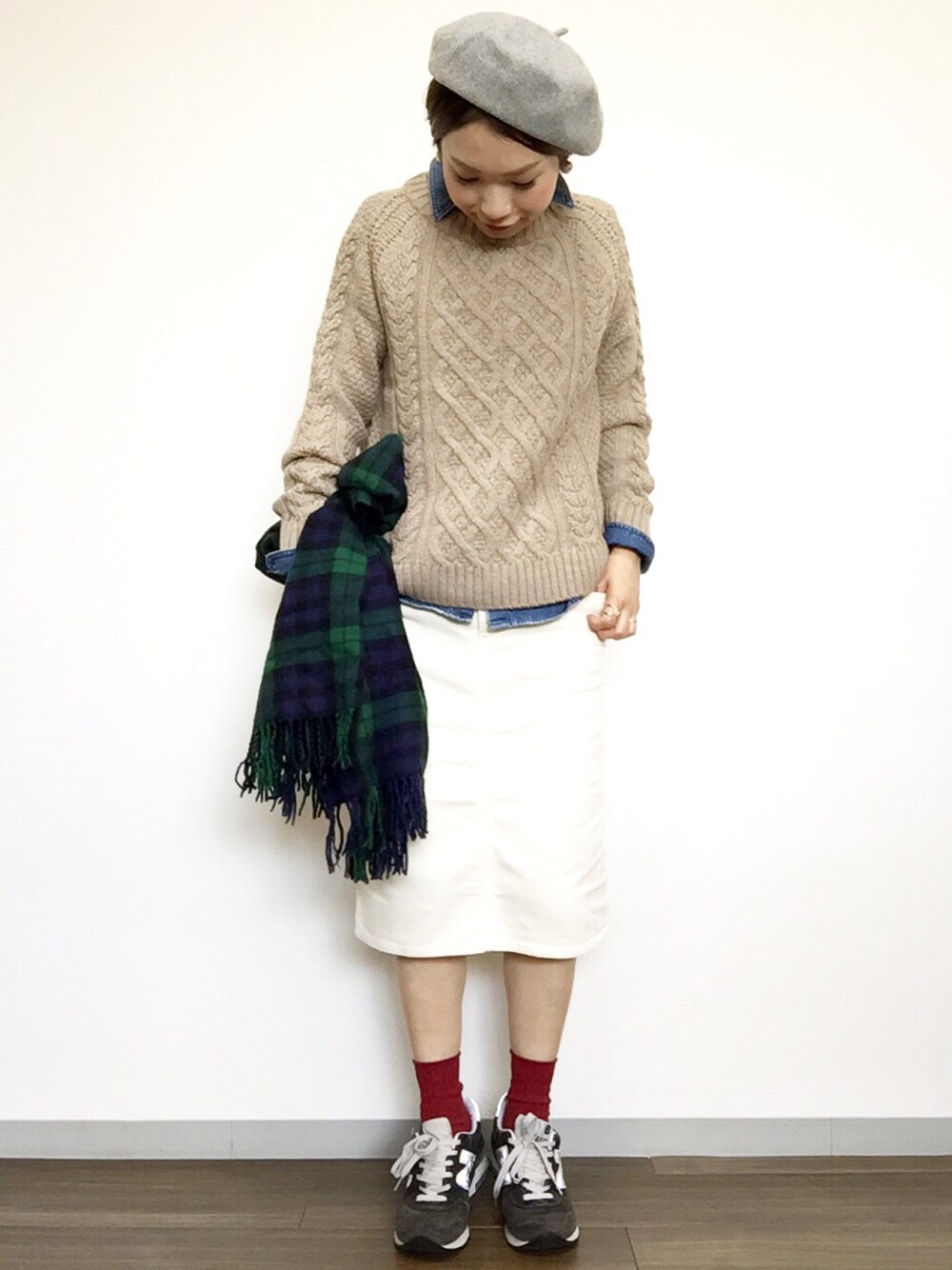「チビーズ✳︎、服バカ、GU、スカート、ベレー帽、ベージュコーデ、ニューバランス、デニムシャツ」｜「TODAYFULのBasicベレー（ハンチング/ベレー帽、グレー系）」を使った、kanaさん（レディース・154cm）の秋コーディネートの1枚目の写真
