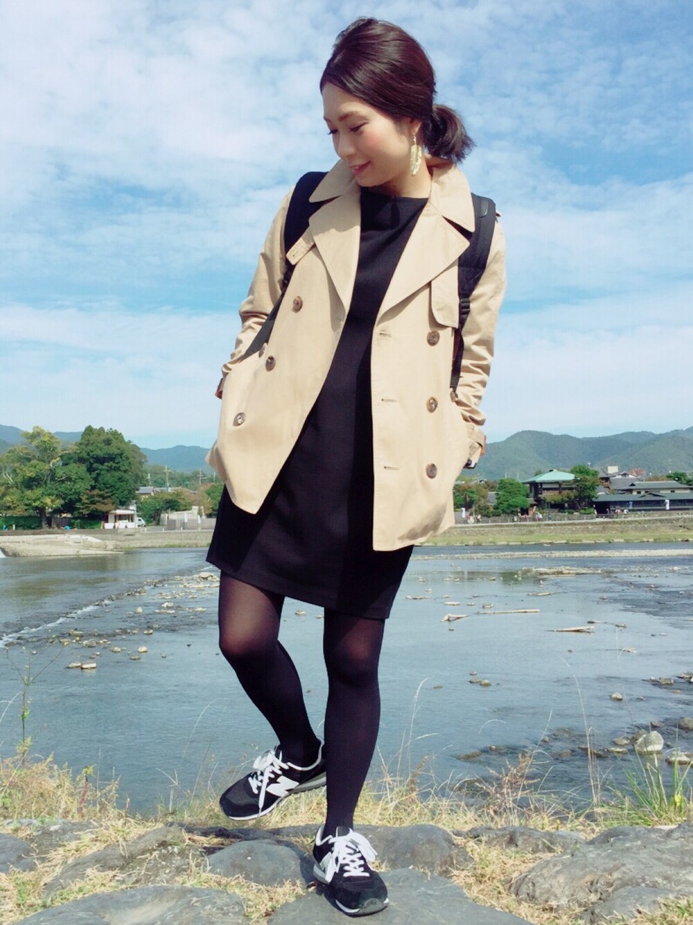 「チビーズ✳︎、服バカ、秋服、秋コーデ、京都、楽チンコーデ、トレンチコート、ニューバランス、ワンピース、ブラック」｜「竹林の道のアイテム（その他、グリーン系）」を使った、kanaさん（レディース・154cm）の秋コーディネートの1枚目の写真