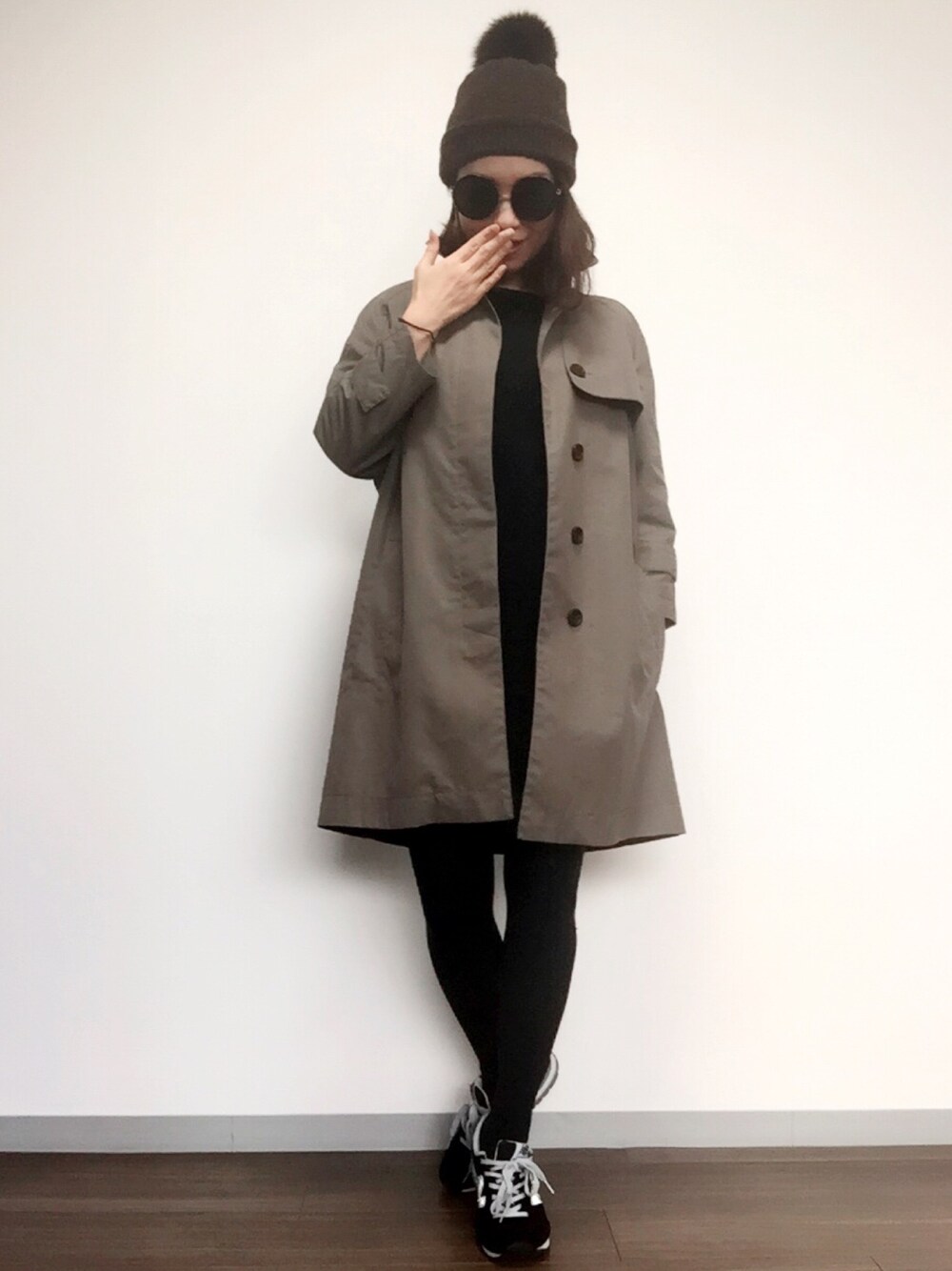 「服バカ、チビーズ✳︎、手匂カグヤ、WEAR愛知会、カジュアルコーデ、シンプルコーデ、大人カジュアル、ブラック、ワンピース、ニューバランス」｜「やすっち30祝い🎉のアイテム（その他、その他）」を使った、kanaさん（レディース・154cm）の秋コーディネートの1枚目の写真