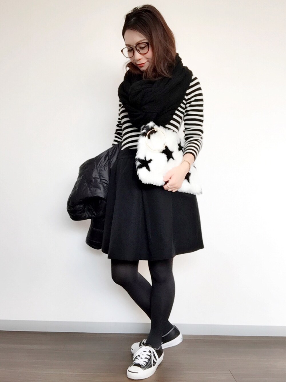 「チビーズ✳︎、服バカ、コンバース推薦会員、モノトーン、スカート、カジュアル、号外、ボーダー、年末」｜「marukoちゃんハピバ❤️のアイテム（その他、その他）」を使った、kanaさん（レディース・154cm）の冬コーディネートの1枚目の写真
