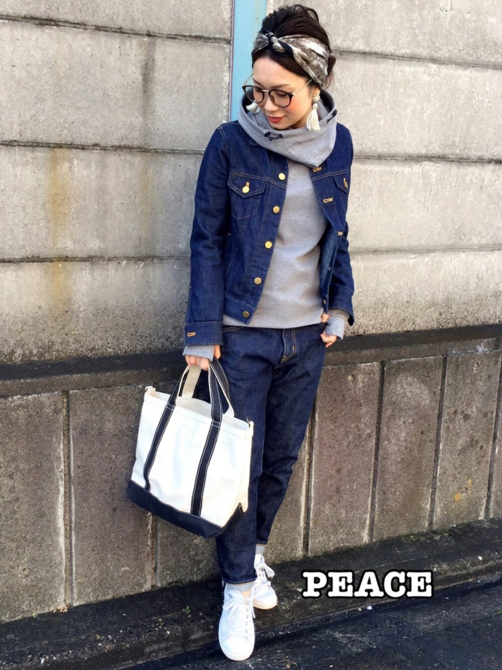 「春コーデ、スニーカーコーデ、Gジャン、服バカ、チビーズ✳︎、PEACEfes、テックフリース、スカーフ、UNIQLO、ドラフトIE」｜「UNIQLOのアイテム（マフラー、ベージュ系）」を使った、kanaさん（レディース・154cm）の冬コーディネートの1枚目の写真