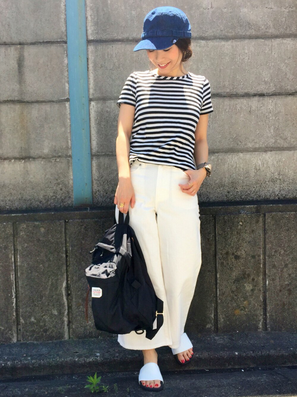 「夏、デニム、シンプルコーデ、ラクチンコーデ、サンダル、ボーダー、GU、キャスケット、チビーズ✳︎、服バカ」｜「SISLEYのコットンマルチボーダー柄TシャツC1（Tシャツ/カットソー、ブラック系）」を使った、kanaさん（レディース・154cm）の春コーディネートの1枚目の写真