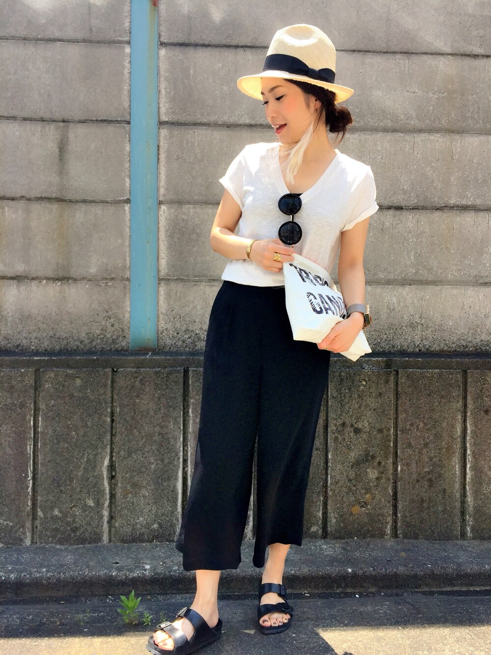 「夏、オトナカジュアル、カジュアル、ハット、ビルケンシュトック、シンプル、モノトーン、チビーズ✳︎、服バカ」｜「JOURNAL STANDARD relumeのアイテム（Tシャツ/カットソー、ホワイト系）」を使った、kanaさん（レディース・154cm）の春コーディネートの1枚目の写真
