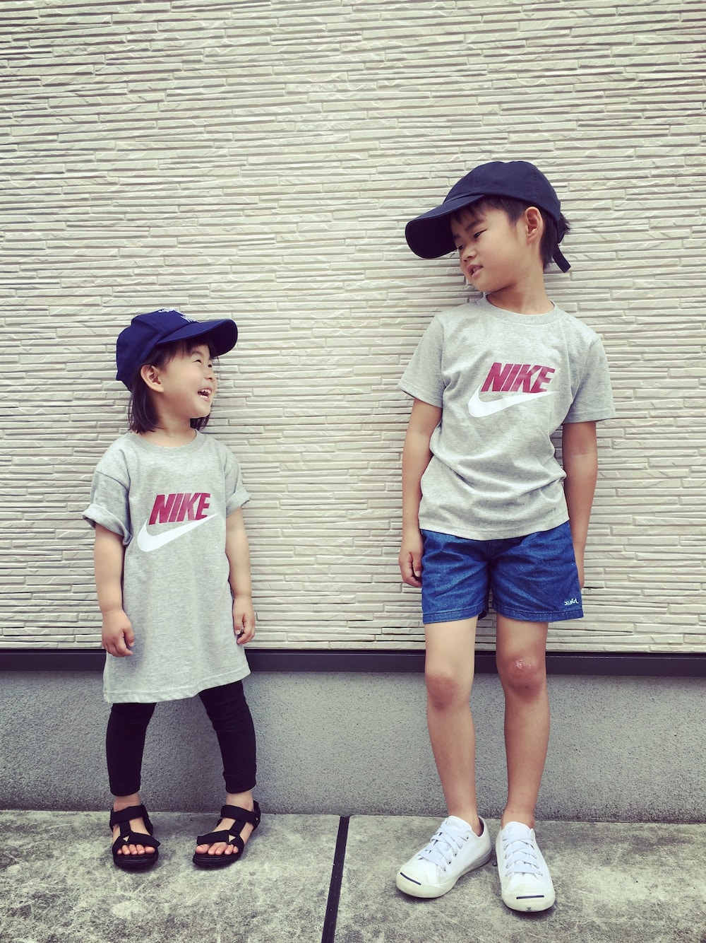 「夏コーデ、スポーツサンダル、兄妹コーデ、キッズファッション、キャップ」｜「Handmadeのアイテム（Tシャツ/カットソー、グレー系）」を使った、gen_cha-koさん（キッズ・125cm）の春コーディネートの1枚目の写真