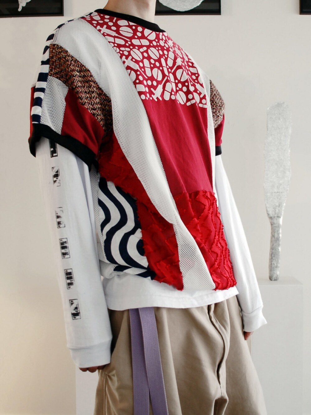 「Judy blame、GIMME FIVE、excube、キソウテンガイ」｜「キソウテンガイのアイテム（Tシャツ/カットソー、その他）」を使った、excube.STYLESさん（メンズ・177cm）の秋コーディネートの1枚目の写真