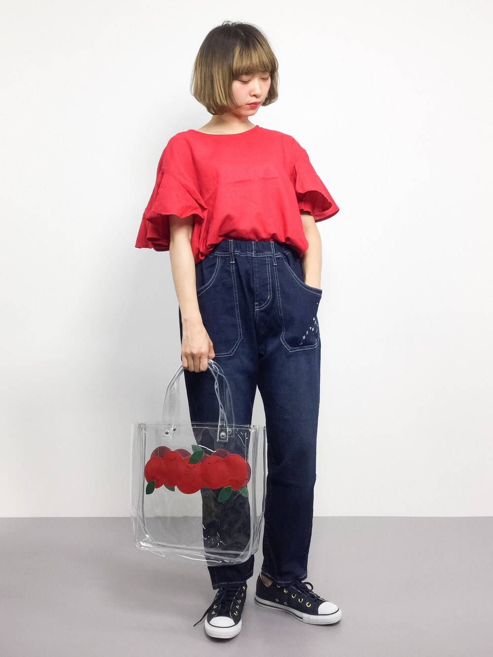 「summer、デニムパンツ、夏コーデ、低身長、ボブ、クリアバッグ、Japan、girl、赤トップス、チビーズ✳︎」｜「Kastaneのパナマフレア袖BL（シャツ/ブラウス、レッド系）」を使った、チョコビさん（レディース・154cm）の夏コーディネートの1枚目の写真