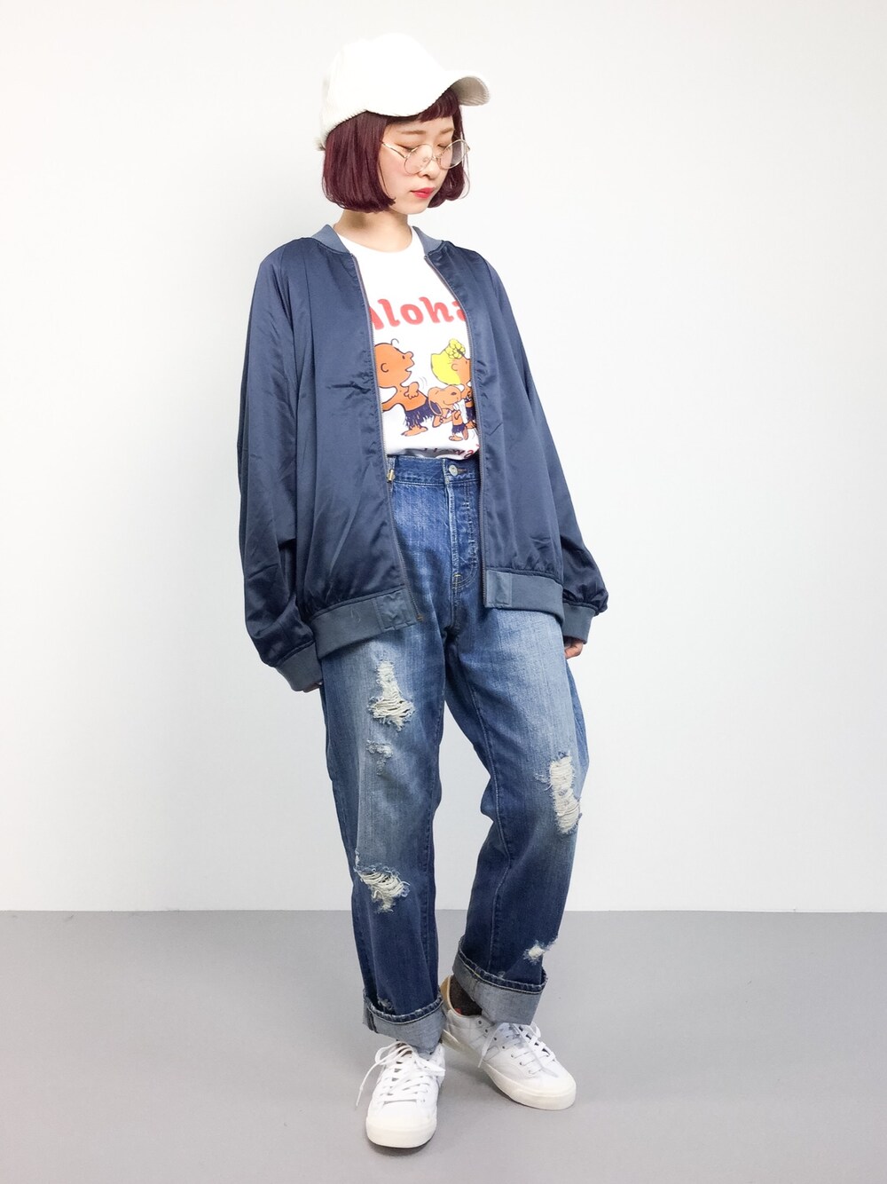 「ブルゾン、MA-1、めがね、白スニーカー、ダメージデニムパンツ、ダサい、低身長、キャラT、秋、ちょこびおすすめ」｜「BEAUTY&YOUTH UNITED ARROWSのBY ビッグコーディロイキャップ（キャップ、ホワイト系）」を使った、チョコビさん（レディース・154cm）の夏コーディネートの1枚目の写真