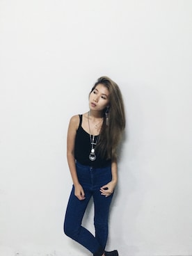 「TOPSHOP（トップショップ）のアイテム（デニムパンツ、ブルー系）」を使った、Xannelle Huiping Lokさん（レディース・153cm）の夏コーディネート